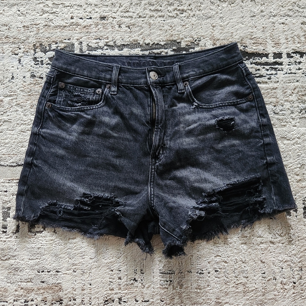 American Eagle Highest Rise 90s Boyfriend Short - Picture 2 of 5